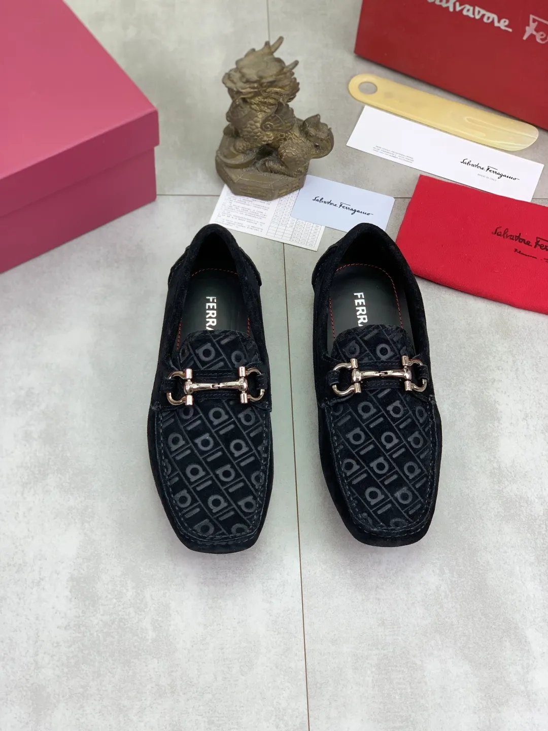 Men's shoes 💰P542 New model, high quality [Ferragamo/Ferragamo] Latest lazy slip-on shoes Original imported calfskin, imported cowhide lining + original luxury metal buckle + original combination outsole Comparison without pressure Code number: 38-45